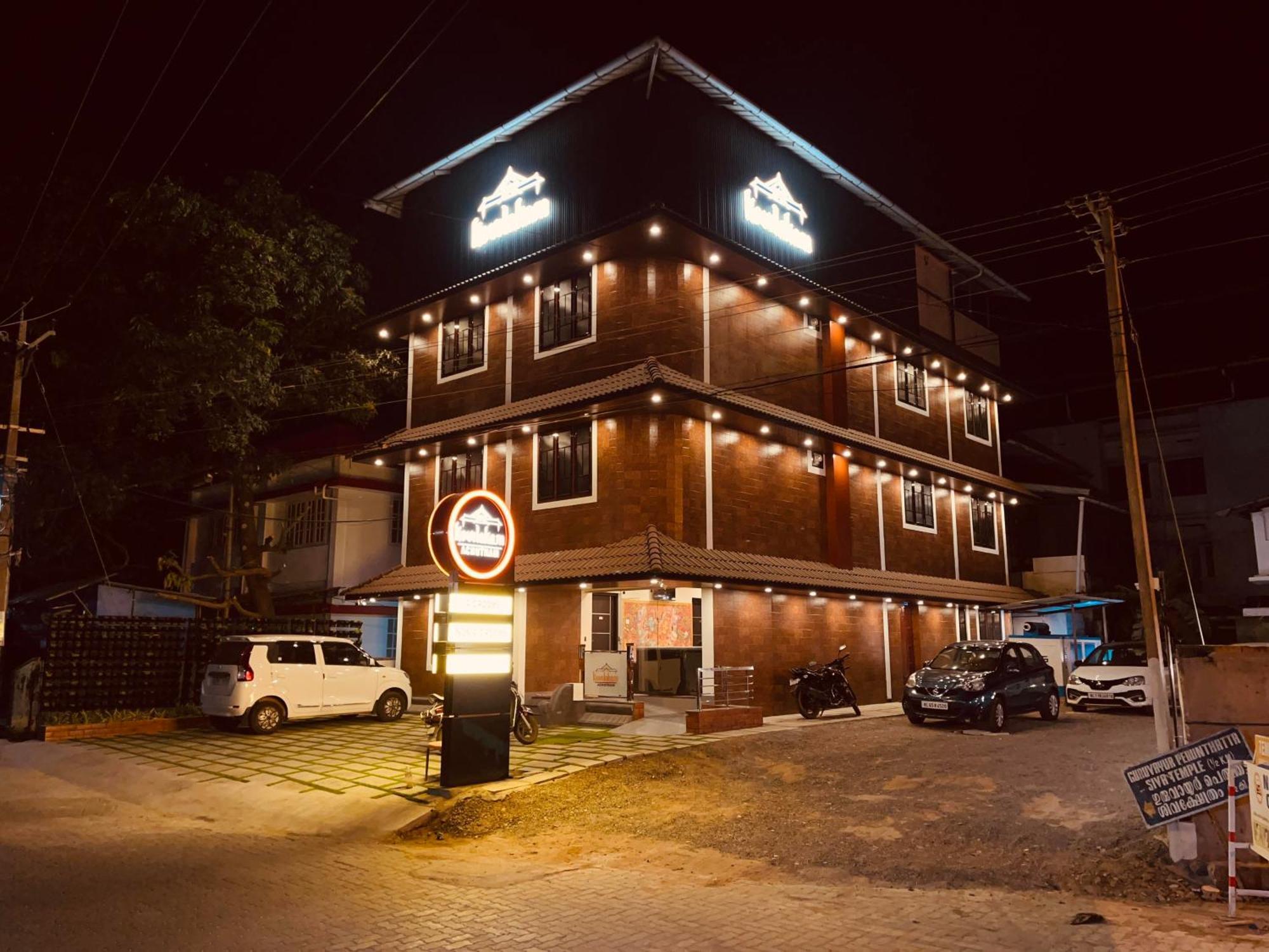 Kovilakam Achutham Hotel Guruvāyūr Buitenkant foto